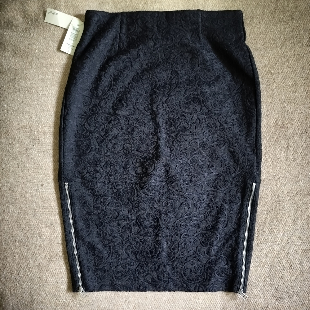 NWT Aritzia Wilfred Campaign Lace Skirt Size 2